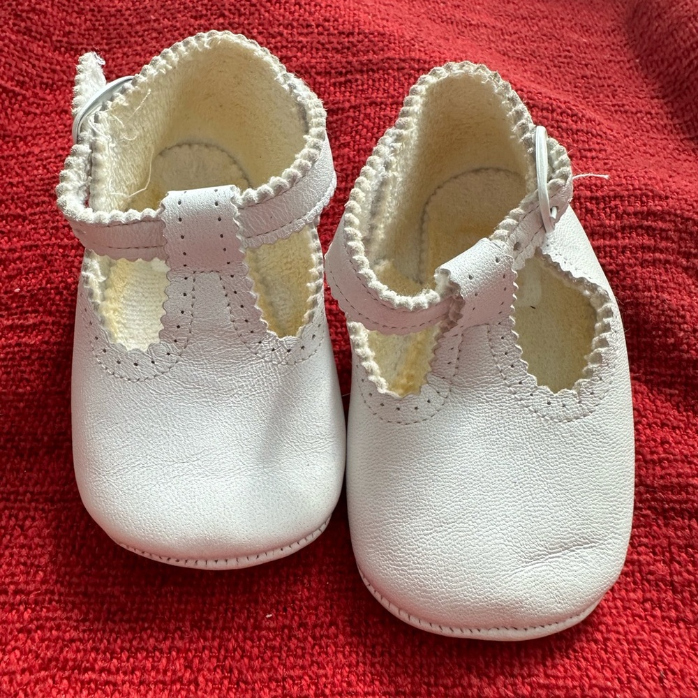 Baby white leather shoes size 3 - 6 to 9 months